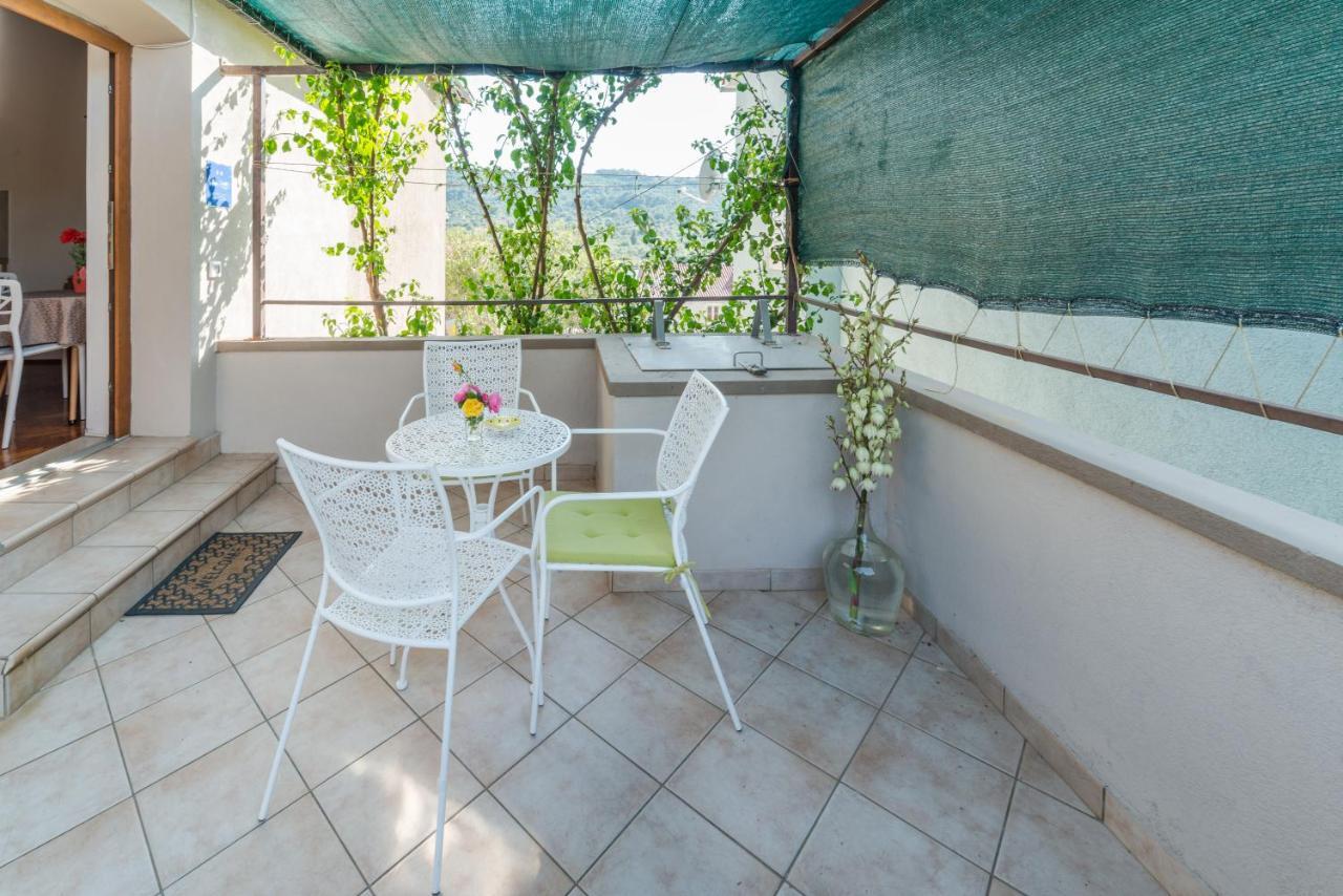 Apartmani Bugenvilija Brbinj Exterior photo